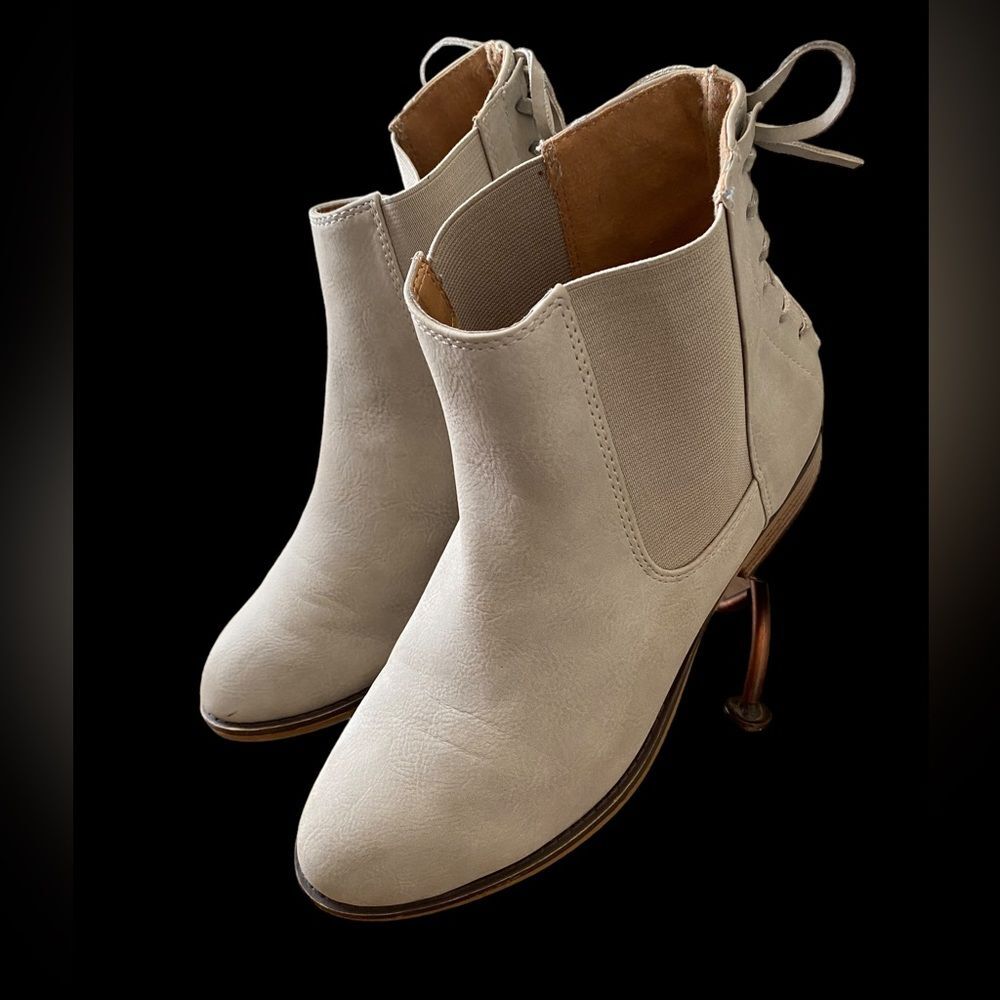 Women’s taupe slip on ankle boots vegan suede lace up back EUC size 7 - Picture 8 of 13
